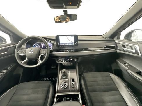 Used 2024 Mitsubishi Outlander SE Black Edition AWD/4WD image 11