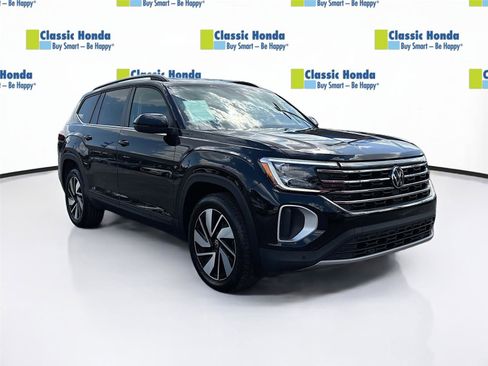 Used 2025 Volkswagen Atlas SE FWD image 1
