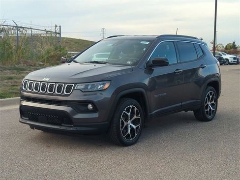 Certified 2024 Jeep Compass Latitude image 7