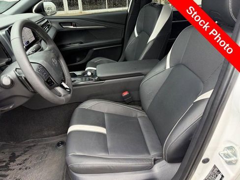 Used 2025 Toyota Camry SE AWD/4WD image 16