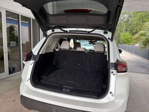 Used 2025 Nissan Rogue SV FWD image 32