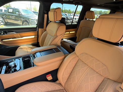New 2026 Jeep Grand Wagoneer Summit AWD/4WD image 18