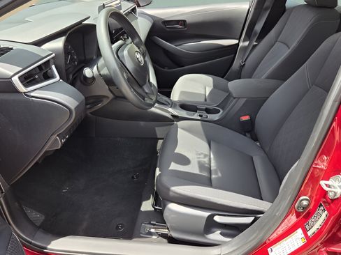Used 2025 Toyota Corolla LE FWD image 9