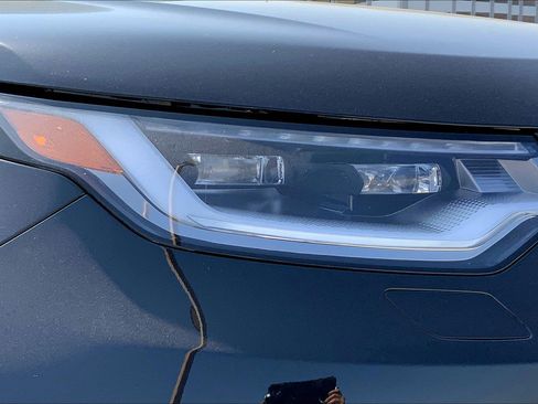 New 2025 Land Rover Discovery Dynamic SE image 16