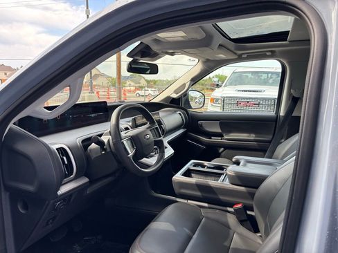 Used 2025 Ford Expedition Max Active AWD/4WD image 9