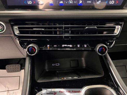 New 2026 Chevrolet Traverse LT w/ Sun and Wheel Package FWD image 47