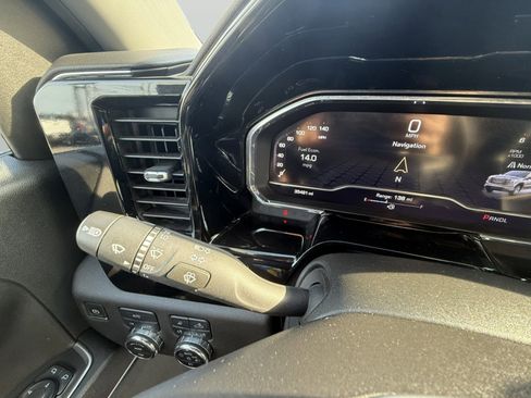 Used 2025 GMC Sierra 1500 SLT image 21