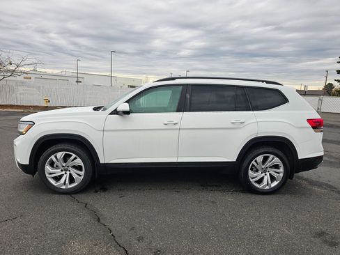Used 2023 Volkswagen Atlas SE AWD/4WD image 3