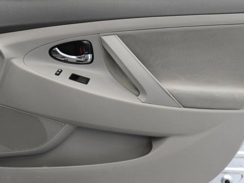 Used 2007 Toyota Camry LE image 18