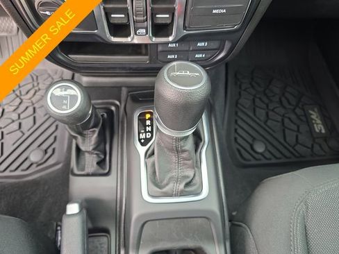 Used 2023 Jeep Gladiator Sport AWD/4WD image 19