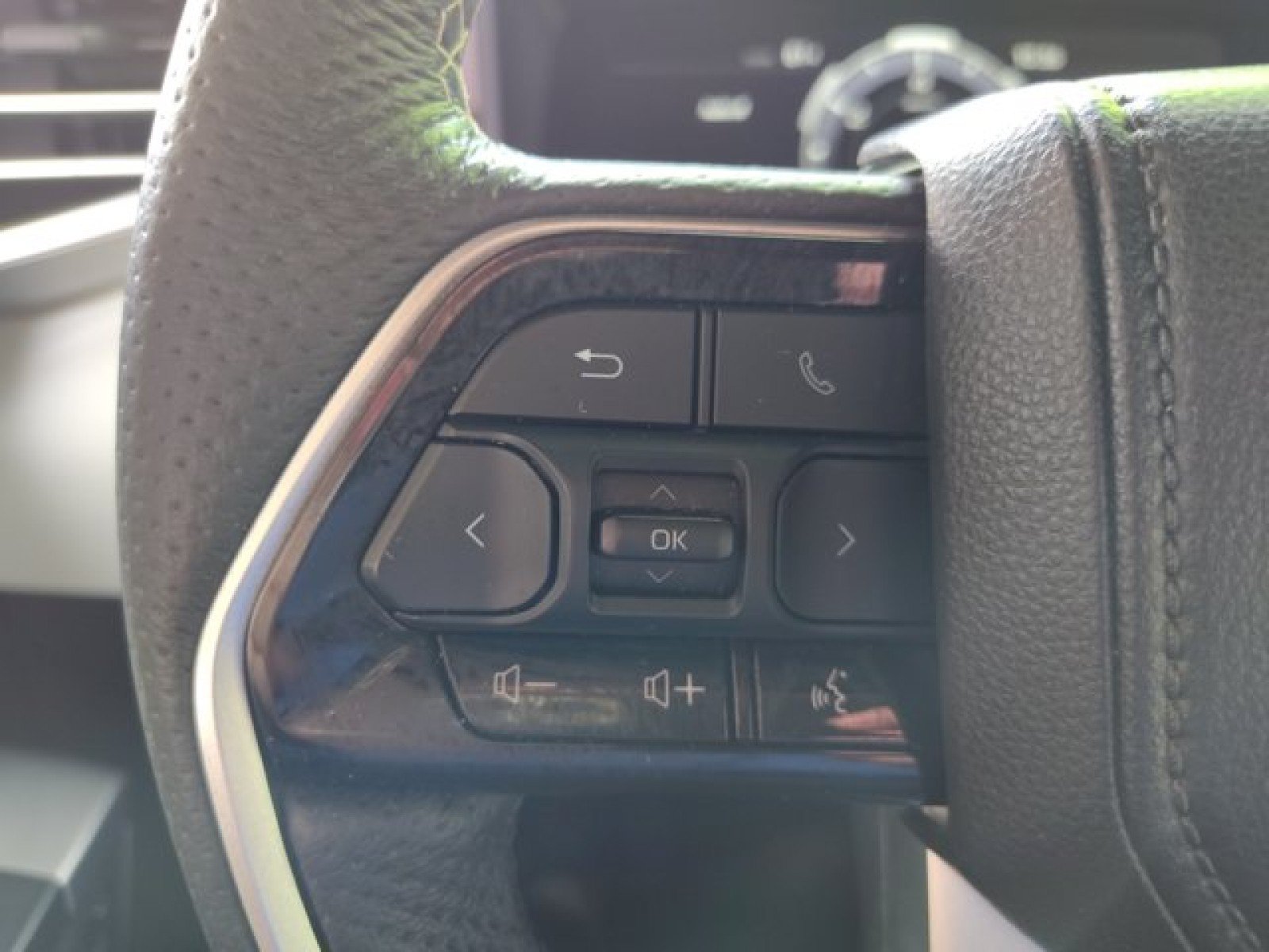 Used 2024 Toyota Sequoia Capstone AWD/4WD image 30