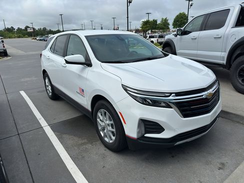 Used 2022 Chevrolet Equinox LT FWD image 2
