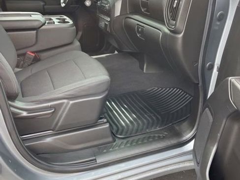 Used 2020 Chevrolet Silverado 1500 Custom w/ Custom Value Package AWD/4WD image 7