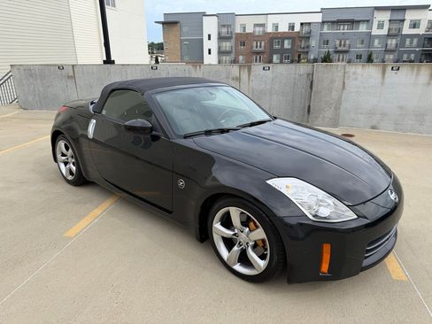 Used 2006 Nissan 350Z Grand Touring RWD image 9