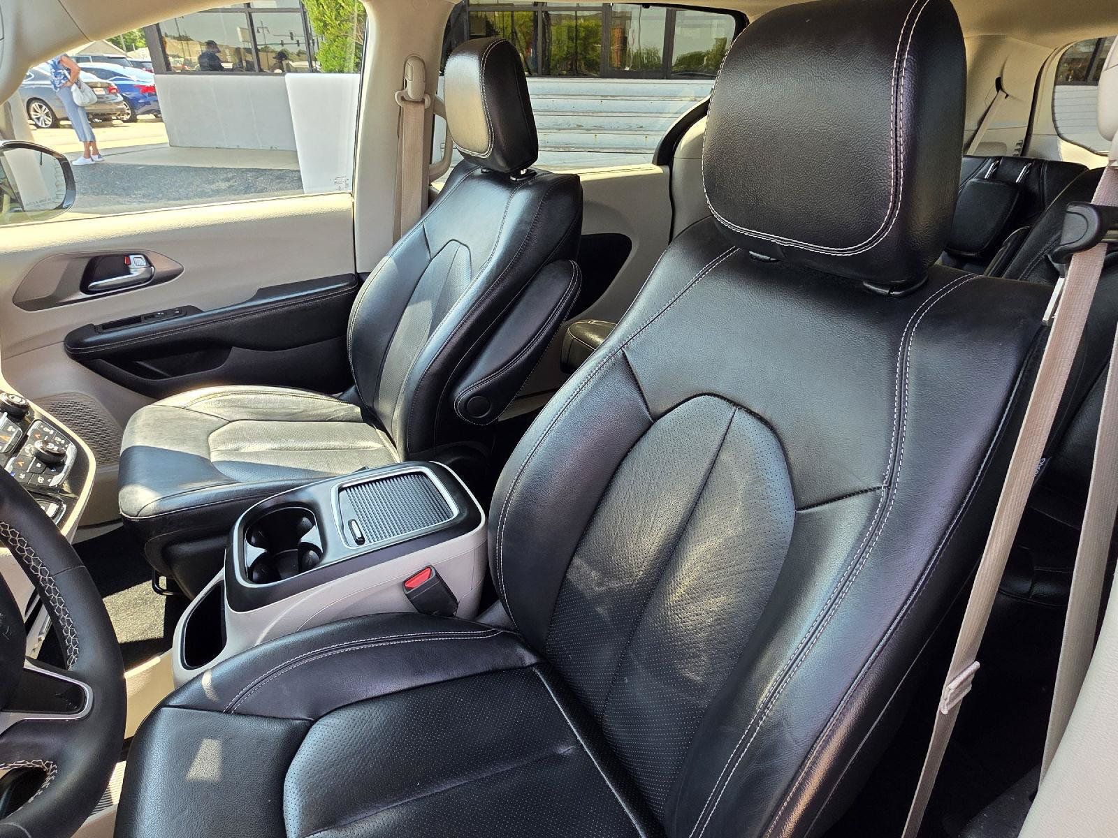 Used 2022 Chrysler Pacifica Touring-L FWD image 31