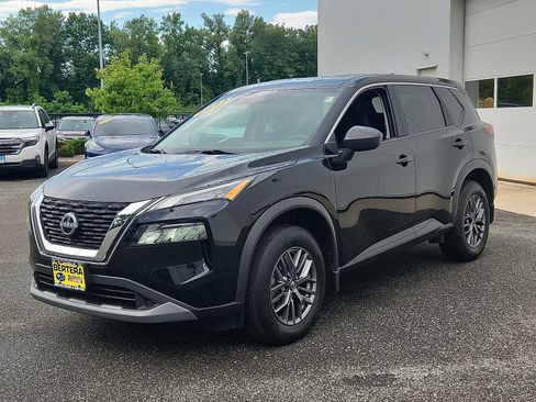 Used 2023 Nissan Rogue S image 3