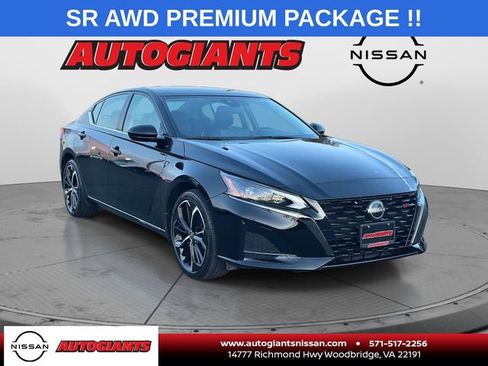 Used 2024 Nissan Altima 2.5 SR w/ SR Premium Package image 1