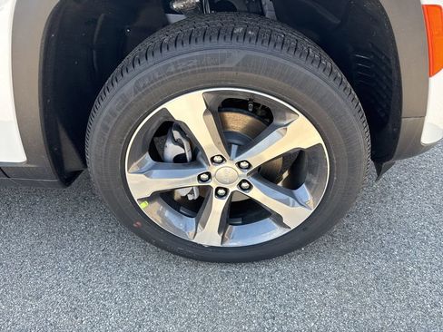 New 2026 Jeep Grand Cherokee Limited AWD/4WD image 9