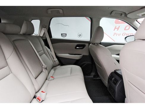 Used 2023 Nissan Rogue SV image 9