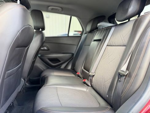 Used 2022 Chevrolet Trax LT w/ LT Convenience Package AWD/4WD image 19