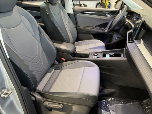 New 2026 Volkswagen Tiguan SE image 29