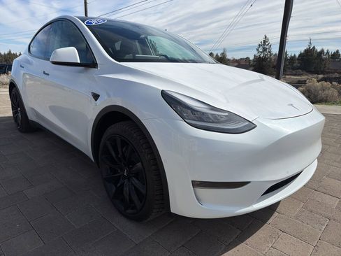 Used 2021 Tesla Model Y 2WD image 2