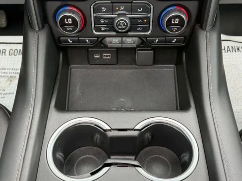 Used 2021 Chevrolet Suburban Z71 image 24