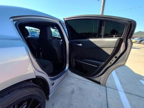 Used 2015 Dodge Charger SXT image 41