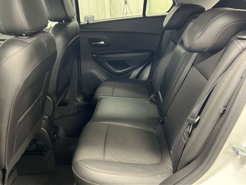 Used 2021 Chevrolet Trax LT FWD image 22