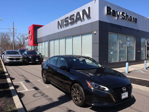 Certified 2025 Nissan Altima 2.5 SR w/ SR Premium Package image 2