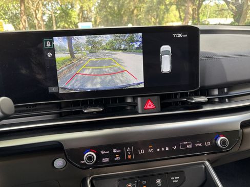 Used 2026 Kia Carnival FWD image 17