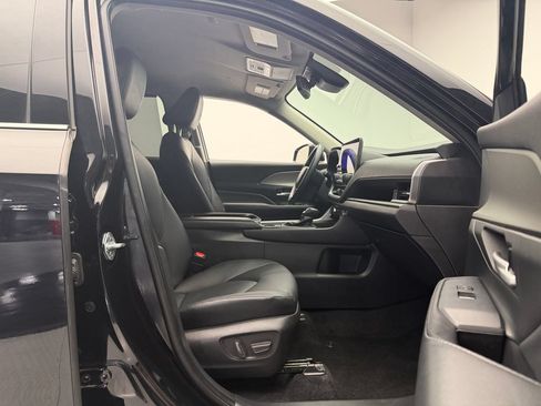 Used 2025 Toyota Grand Highlander AWD image 47