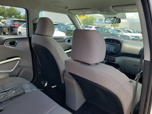 Used 2020 Kia Soul LX FWD image 9