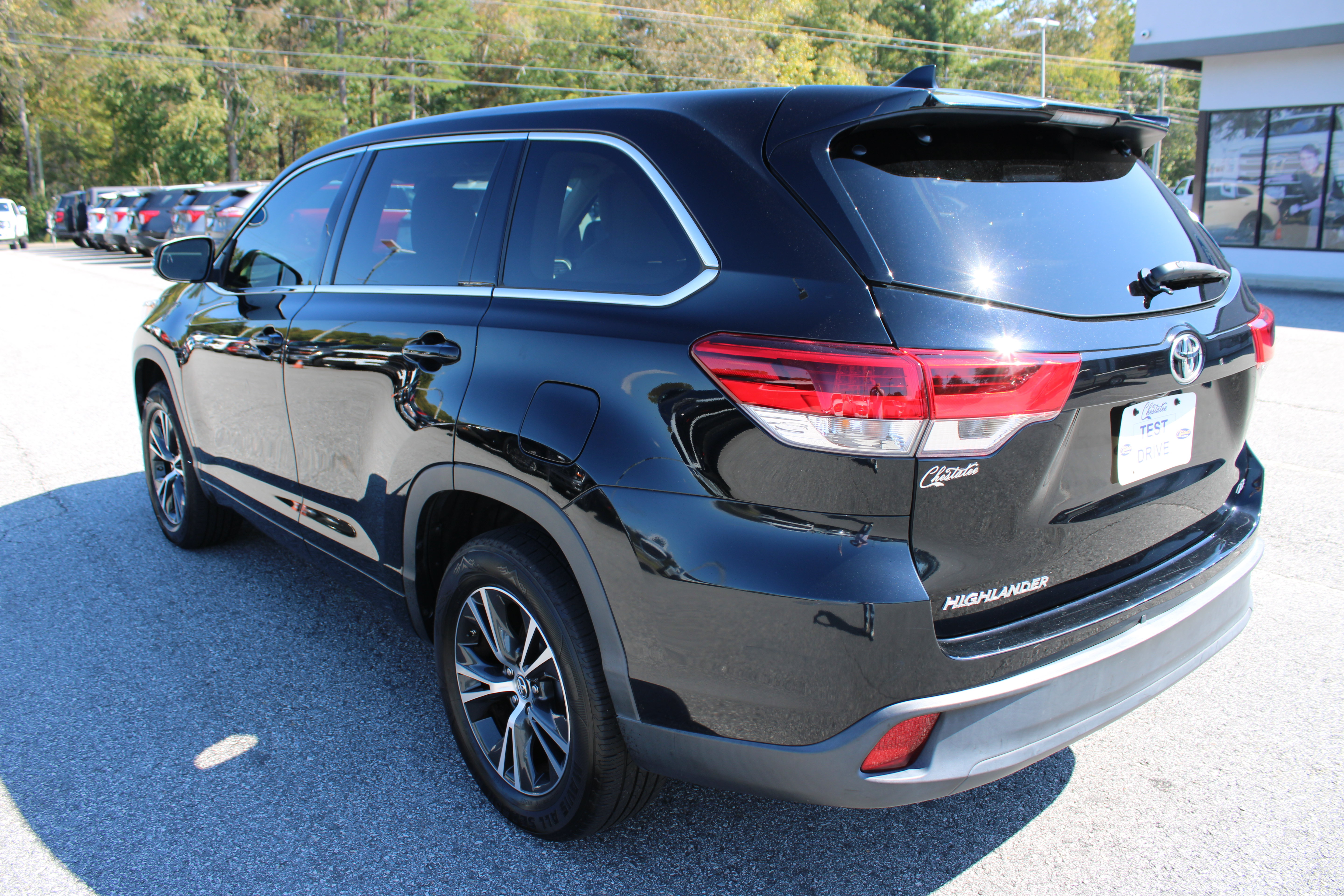 Used 2018 Toyota Highlander Plus FWD image 8