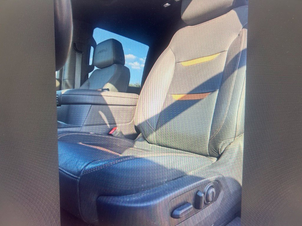 Used 2022 GMC Sierra 2500 AT4 w/ AT4 Preferred Package AWD/4WD image 4