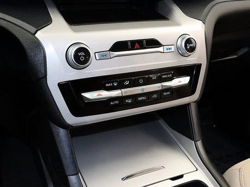 Used 2023 Ford Explorer 4WD image 20