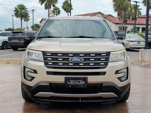 Used 2017 Ford Explorer XLT w/ Equipment Group 202A image 6
