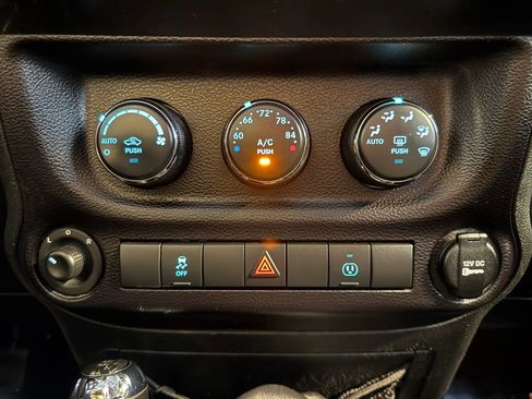 Used 2015 Jeep Wrangler Unlimited Rubicon w/ Max Tow Package AWD/4WD image 15