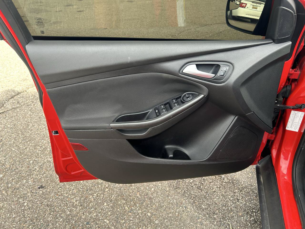 Used 2015 Ford Focus SE w/ Equipment Group 201A FWD image 13