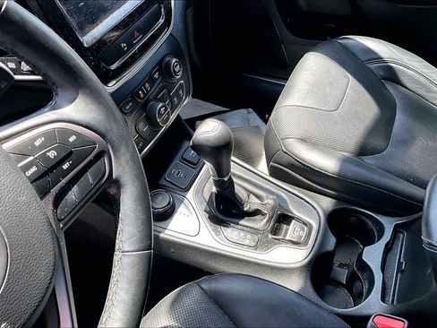 Used 2019 Jeep Cherokee Limited AWD/4WD image 15