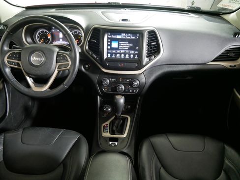Used 2017 Jeep Cherokee Limited image 10