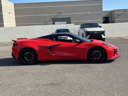 Used 2025 Chevrolet Corvette Z06 w/ Stealth Interior Trim Package RWD image 24