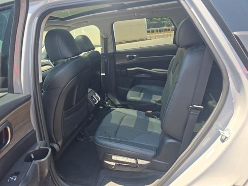 Used 2023 Kia Sorento EX w/ Panoramic Sunroof Package FWD image 13