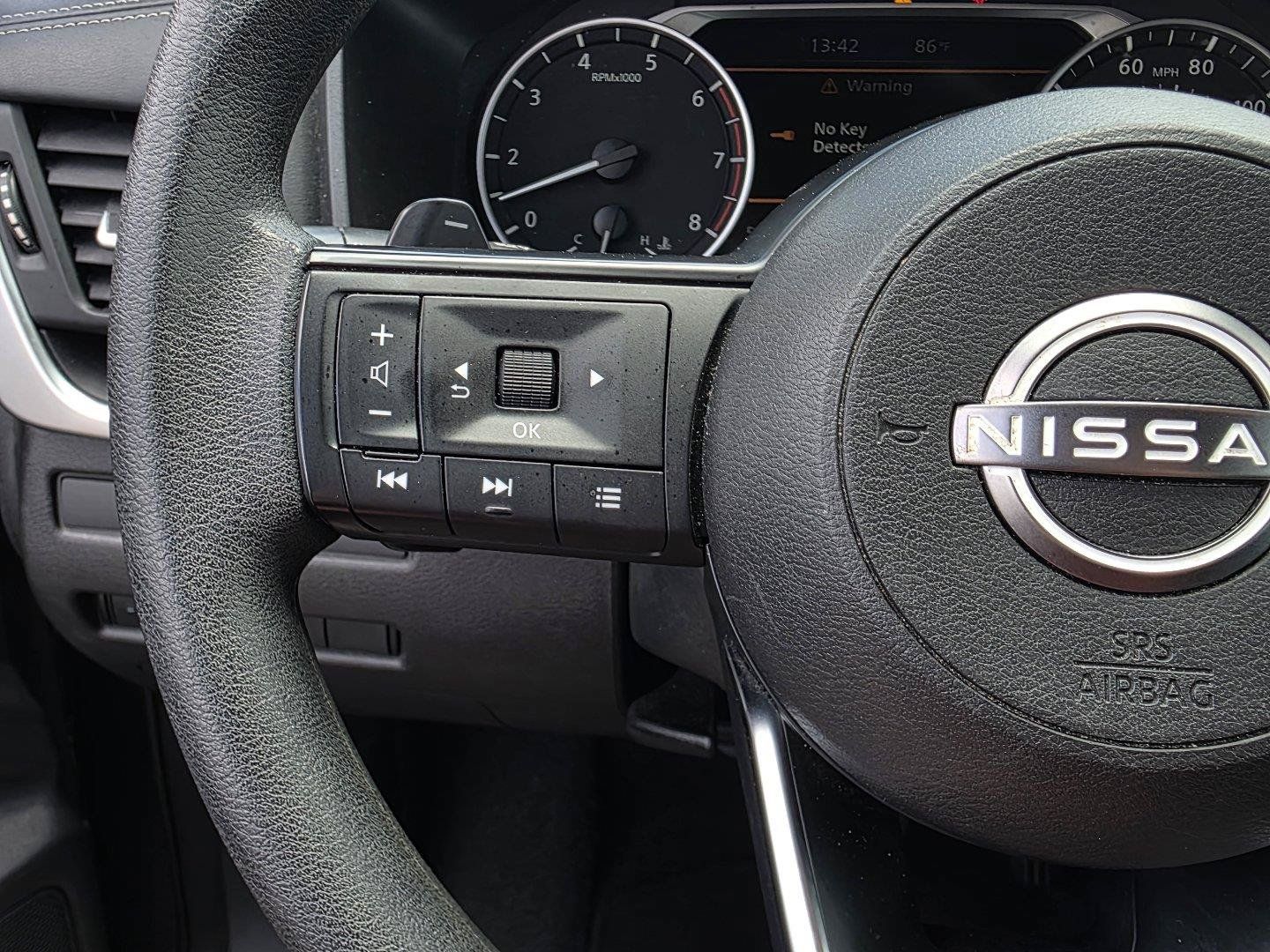 Used 2023 Nissan Rogue S FWD image 12