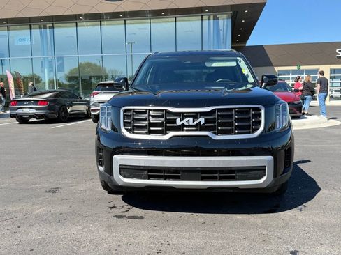 Used 2023 Kia Telluride S image 2