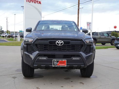 Used 2024 Toyota Tacoma TRD Off-Road image 3
