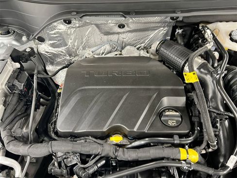 Certified 2025 Chevrolet Trax LT image 24