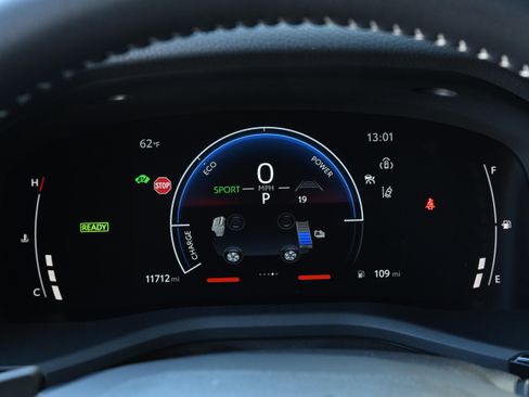 Used 2025 Toyota Camry SE image 14