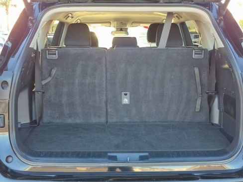 Used 2024 Toyota Highlander LE image 6