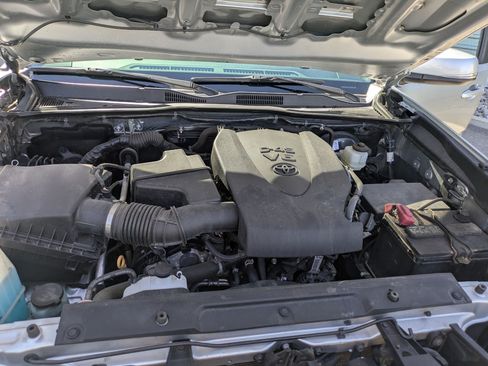 Used 2022 Toyota Tacoma TRD Sport w/ Technology Package AWD/4WD image 29